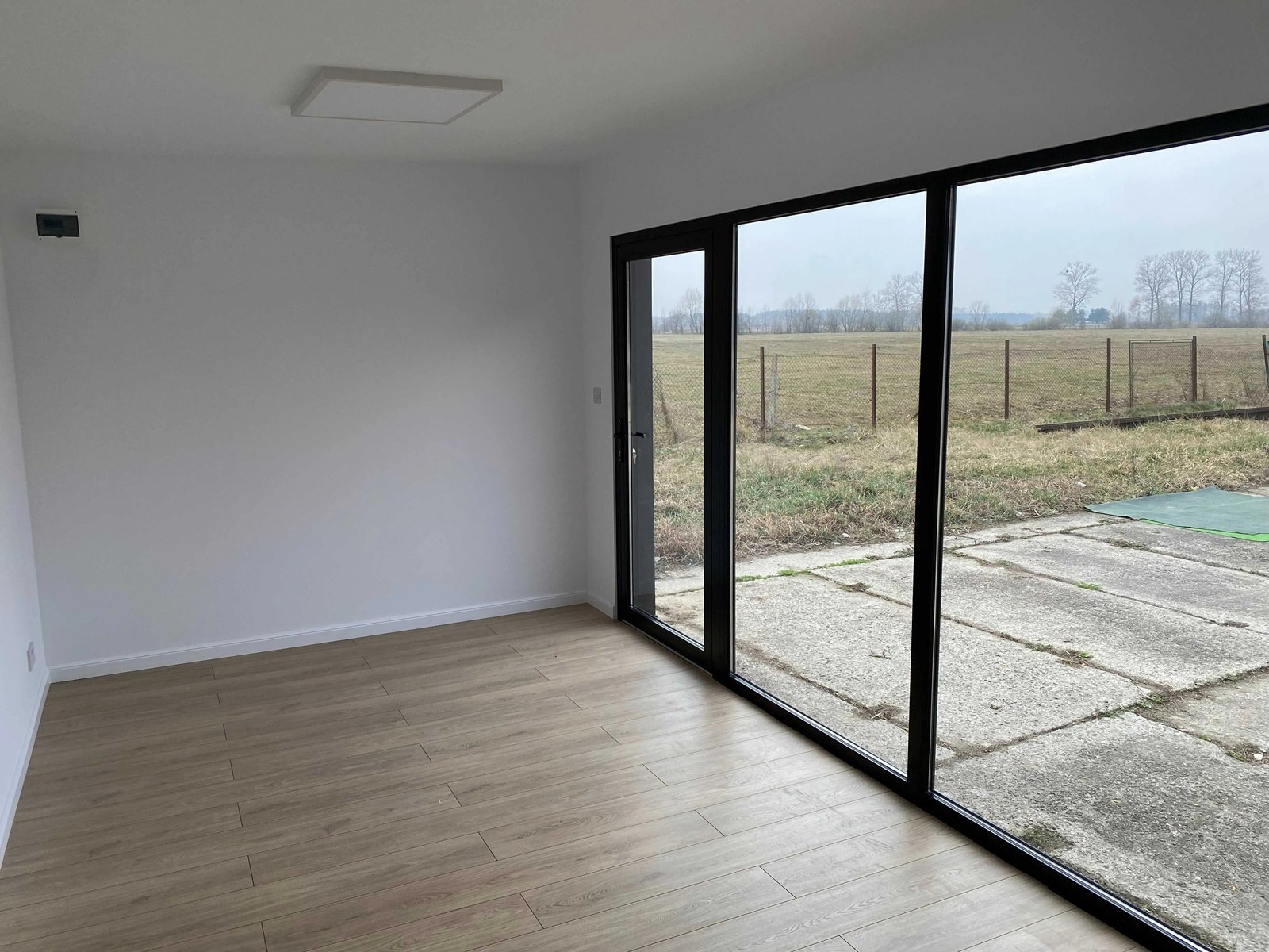 module prefabrique 18 m2 design bois et anthracite 1 1 1.jpeg module prefabrique 18 m2 design bois et anthracite 1 1 1.jpeg