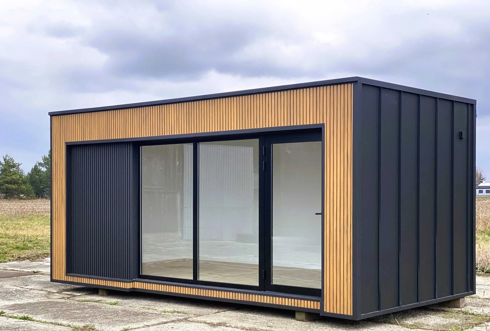 module prefabrique 18 m2 design bois et anthracite 1 4.jpeg module prefabrique 18 m2 design bois et anthracite 1 4.jpeg
