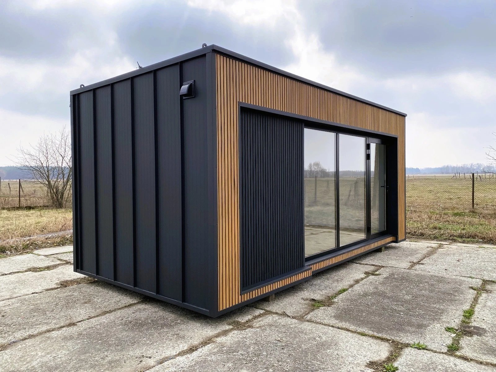 module prefabrique 18 m2 design bois et anthracite 1.jpg module prefabrique 18 m2 design bois et anthracite 1.jpg